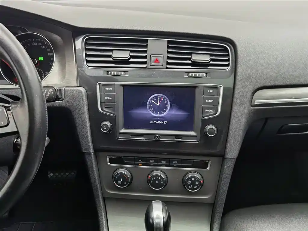 Volkswagen Golf 2015 1.6L Automatic Comfort фото 12