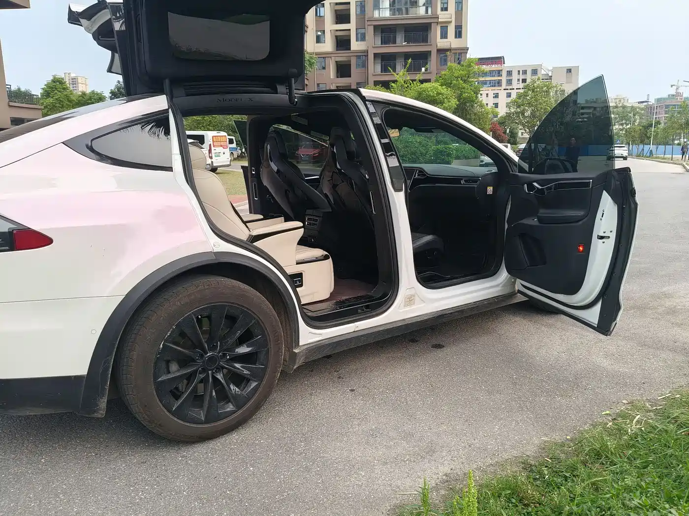 TESLA MODEL X