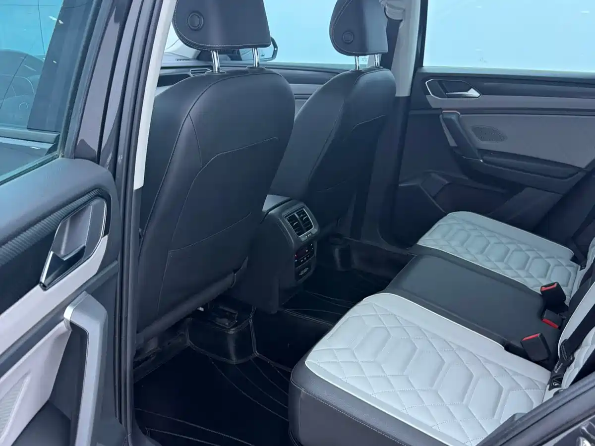 Volkswagen Tayron 2023 280TSI 2WD Luxury Plus Advanced Edition фото 12