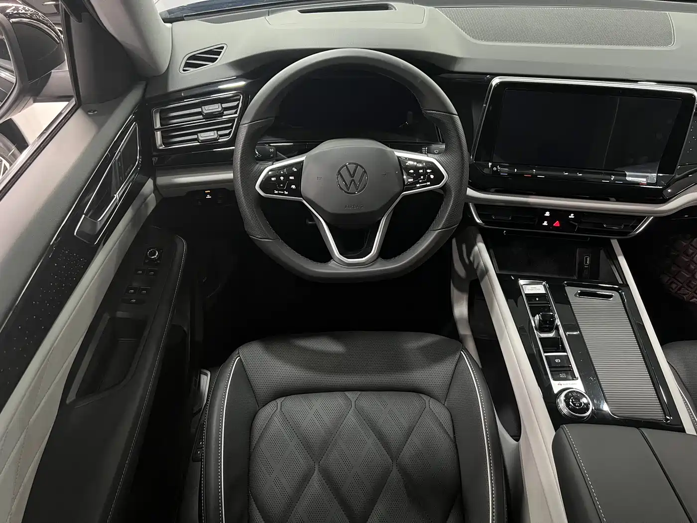 Volkswagen Teramont 2024 380TSI 4WD Dragon Auspicious Edition фото 8
