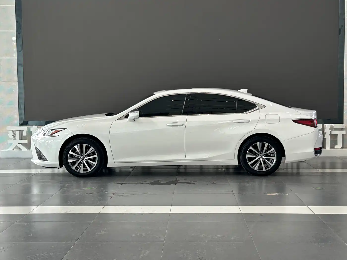 Lexus ES 2020 200 Excellence фото 7
