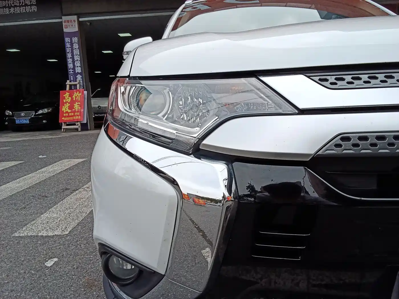MITSUBISHI OUTLANDER