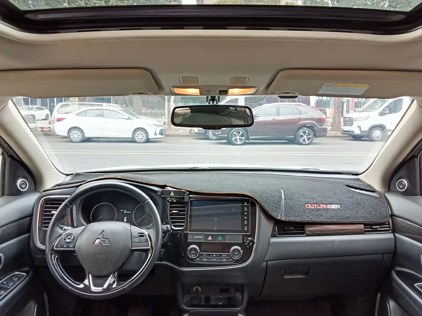 MITSUBISHI OUTLANDER