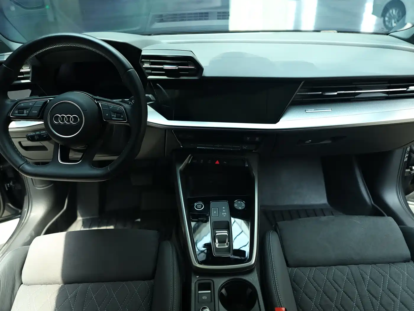 Audi A3 2023 Facelift Sportback 35 TFSI Luxury Sport фото 16