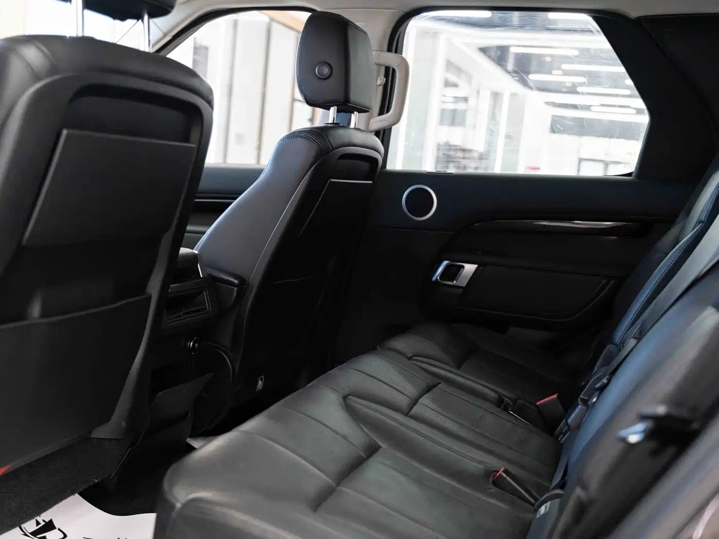 Land Rover Discovery 2018 2.0T SE фото 15
