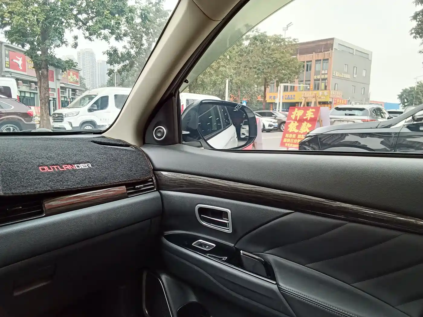 MITSUBISHI OUTLANDER