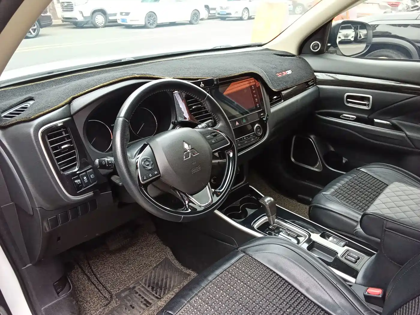 MITSUBISHI OUTLANDER
