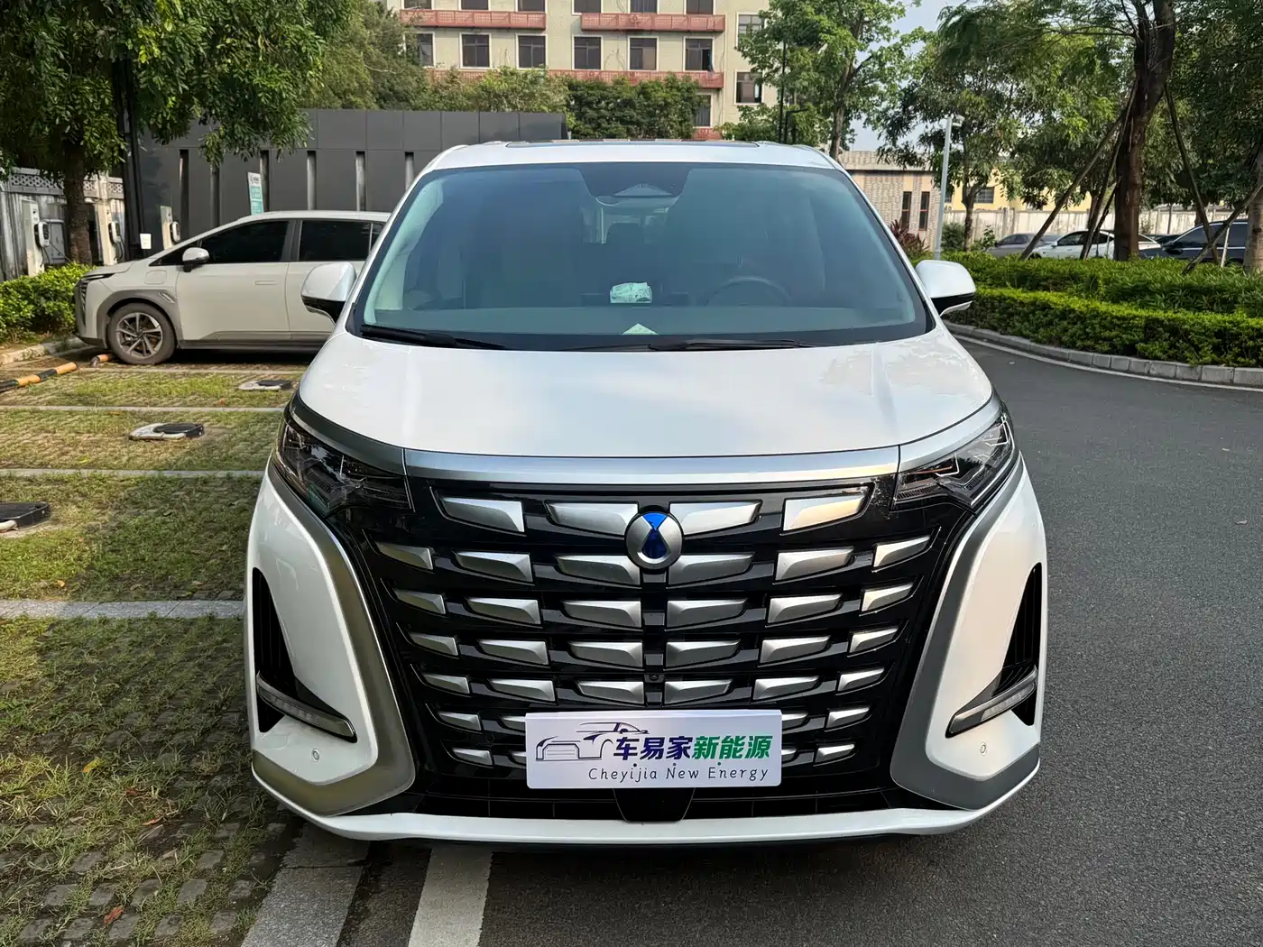 Denza D9 2022 DM-i 1040 Premium фото 7