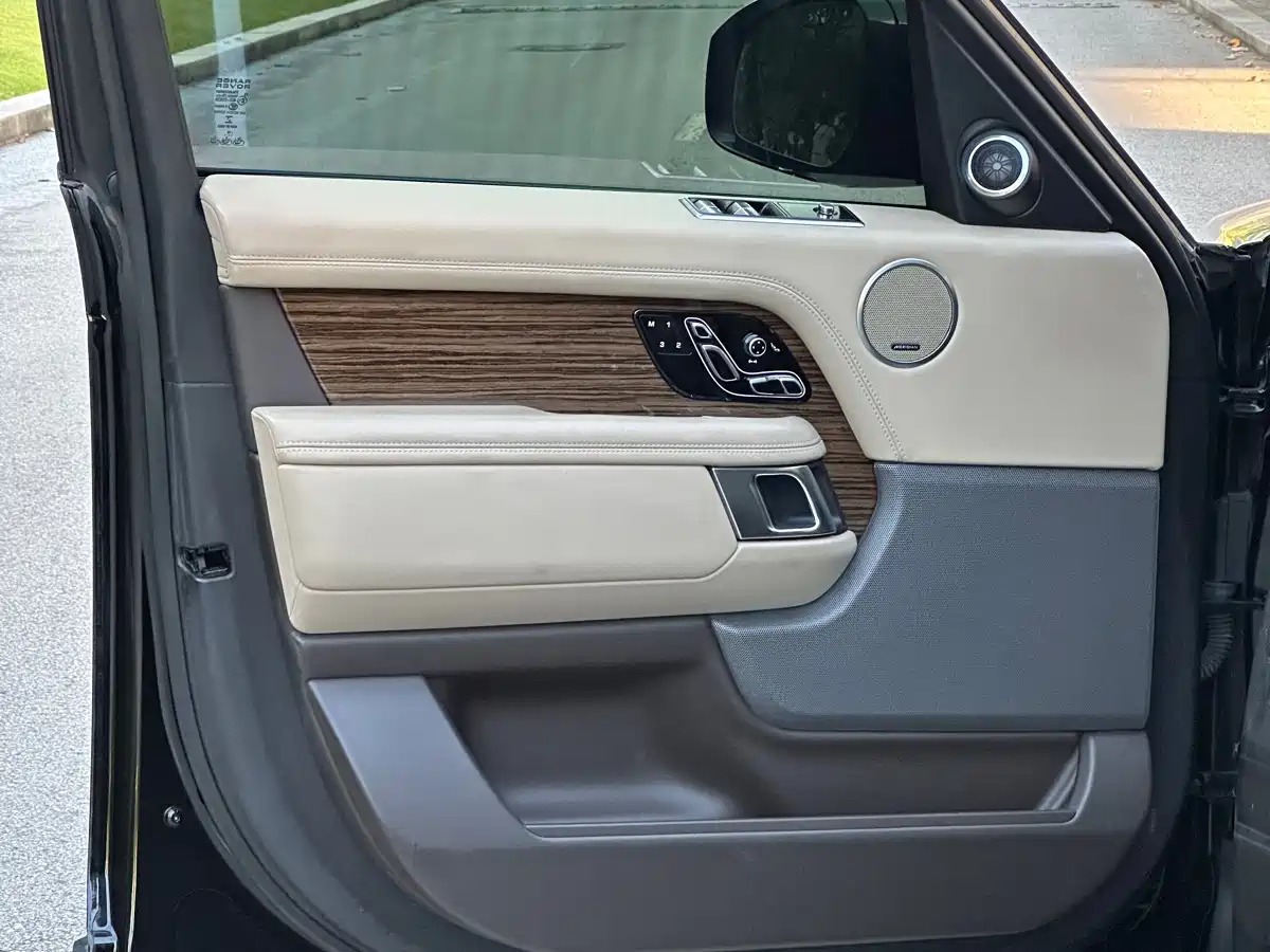 Land Rover Range Rover 2018 3.0 SC V6 Vogue Heritage Extended Edition фото 25