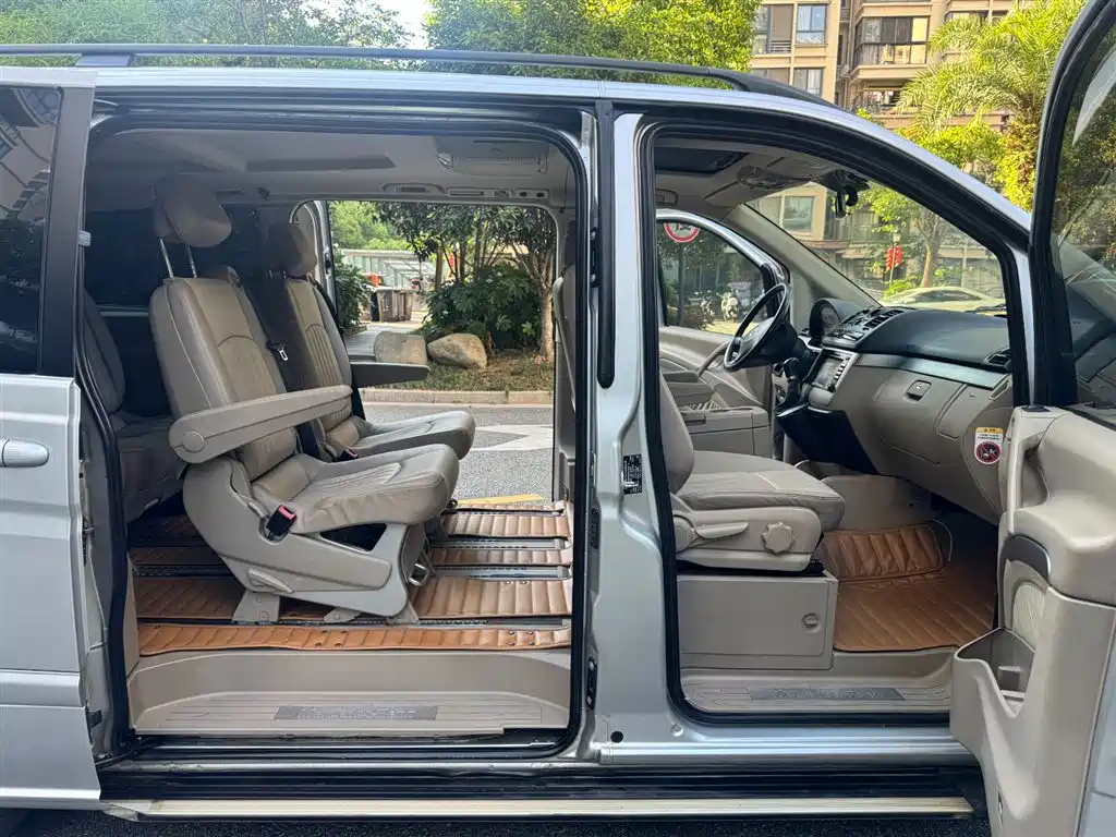 Mercedes-Benz Viano 2011 2.5L Luxury Edition фото 11