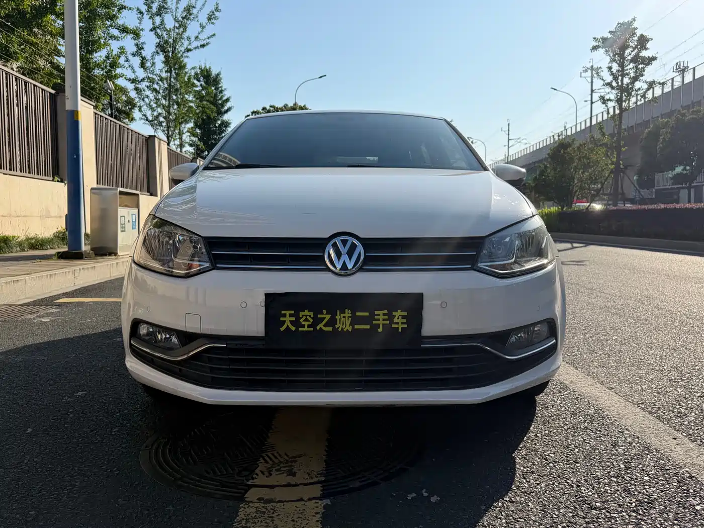 Volkswagen Polo 2014 1.6L Automatic Luxury Edition фото 7