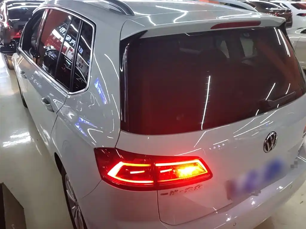 Volkswagen Golf Sportsvan 2018 230TSI Automatic Progressive фото 5