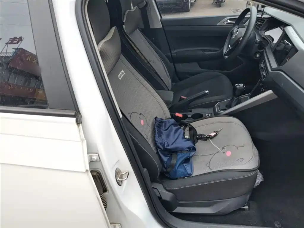 Volkswagen Polo 2019 Plus 1.5L Automatic Panorama Enjoyment Edition фото 25