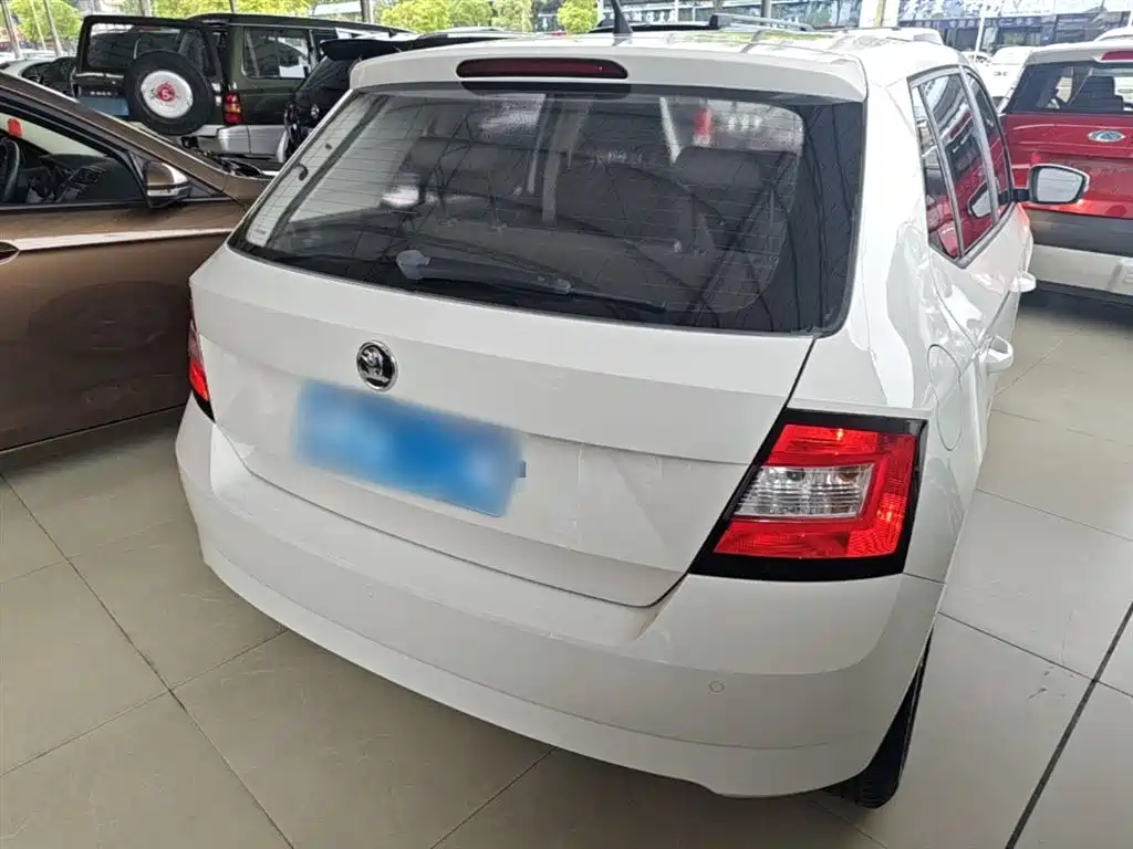 Škoda Fabia 2017 1.4L Auto Car Enjoy Edition фото 7
