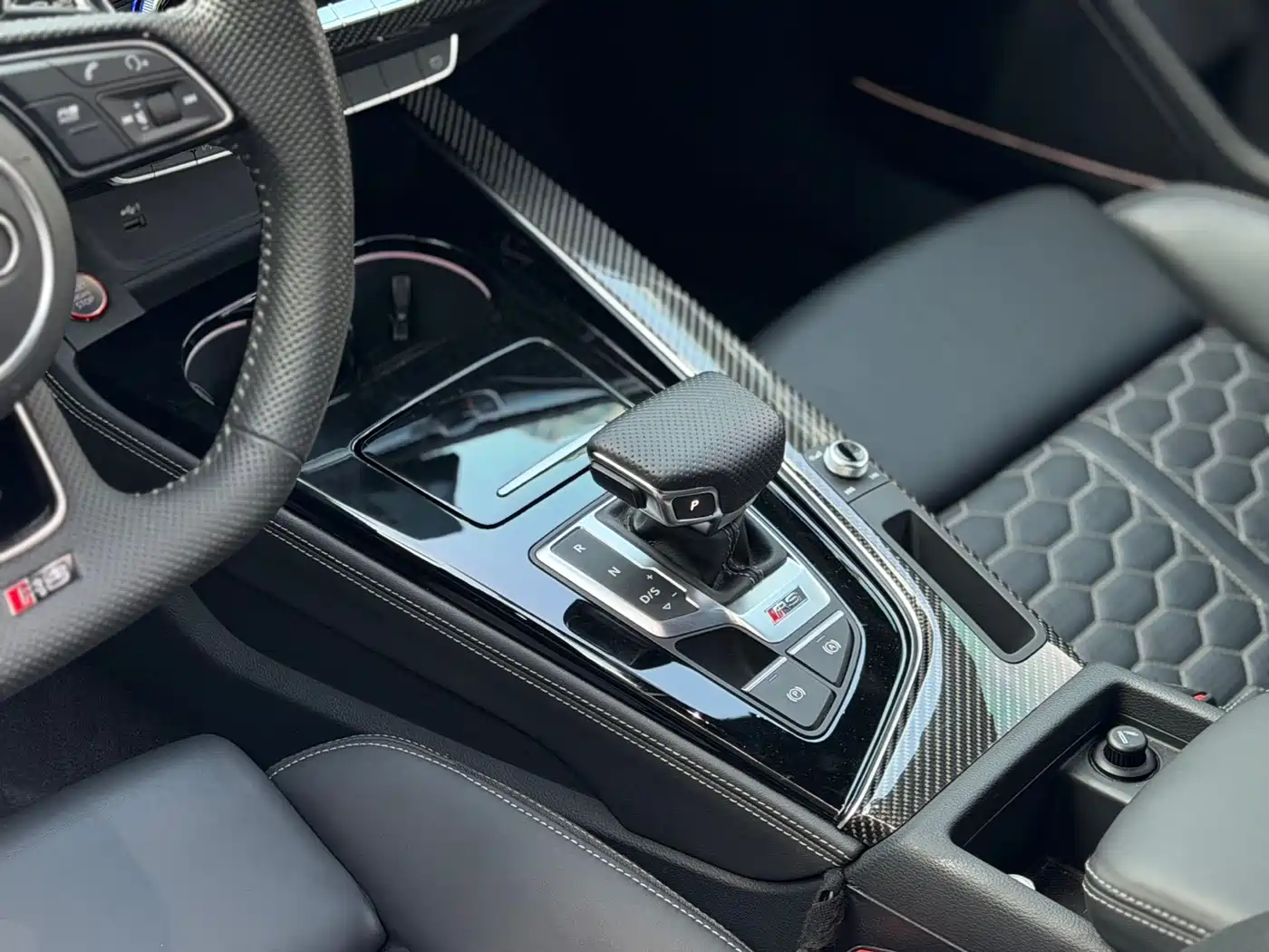 Audi RS 4 2021 RS4 Avant Dark Gold Edition фото 8