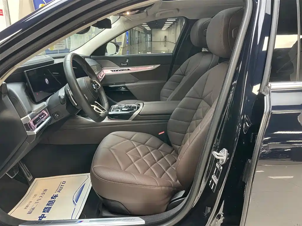 BMW 7-SERIES