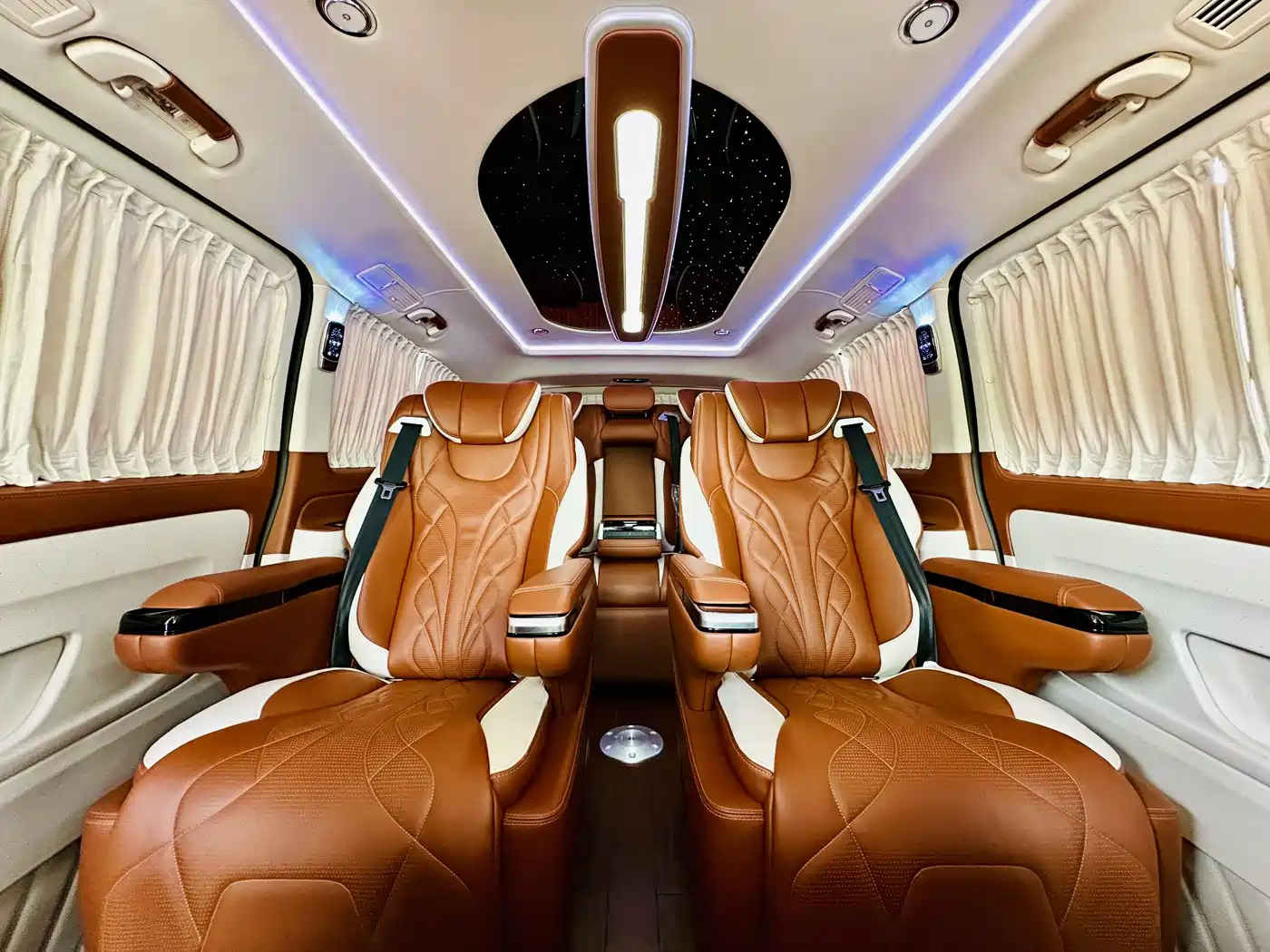 Mercedes-Benz Vito 2023 2.0T Business 7-Seater фото 10