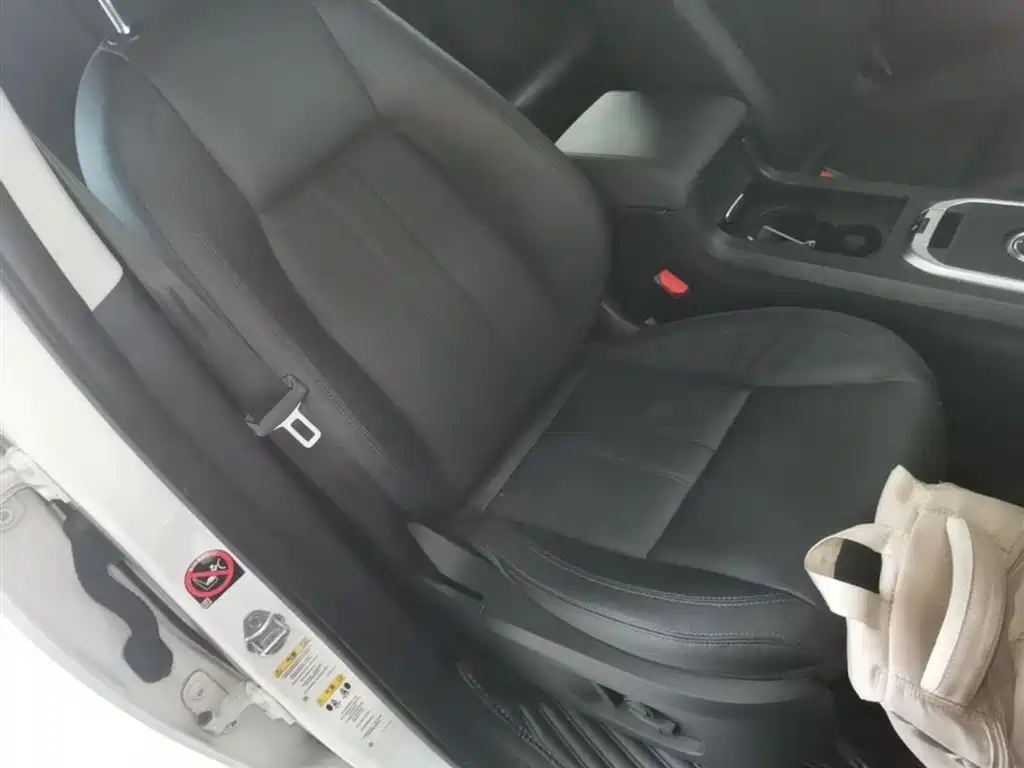 Land Rover Discovery Sport 2016 2.0T HSE фото 25