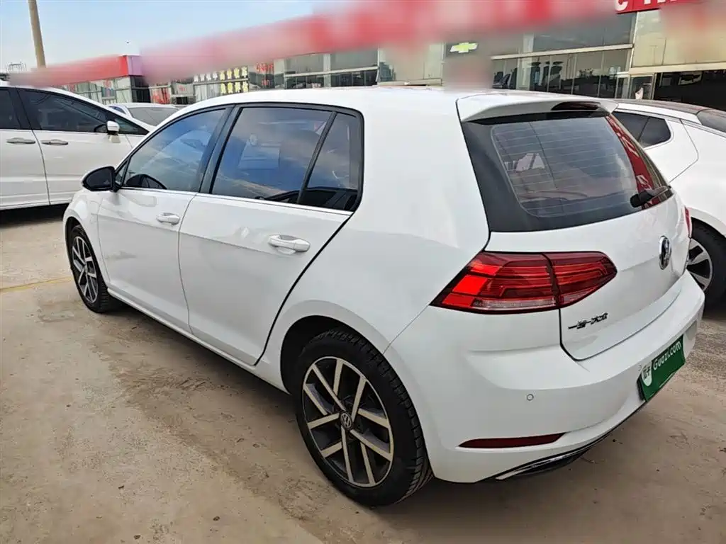 Volkswagen Golf 2020 200TSI DSG Comfort Progressive Edition фото 5