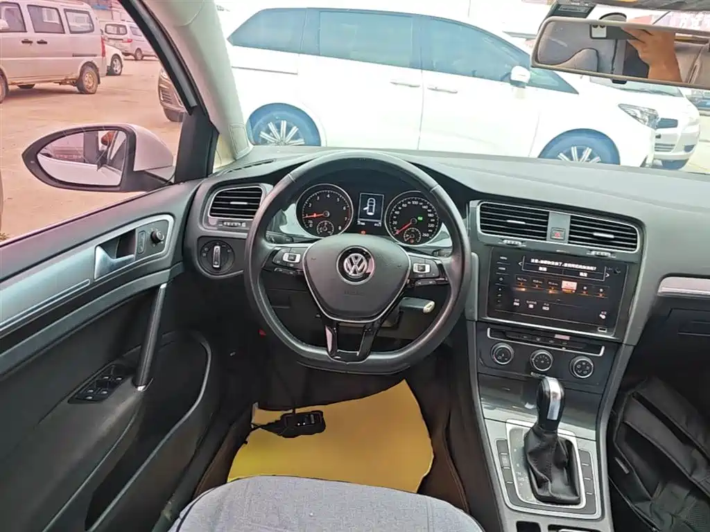 Volkswagen Golf 2020 200TSI DSG Comfort Progressive Edition фото 11