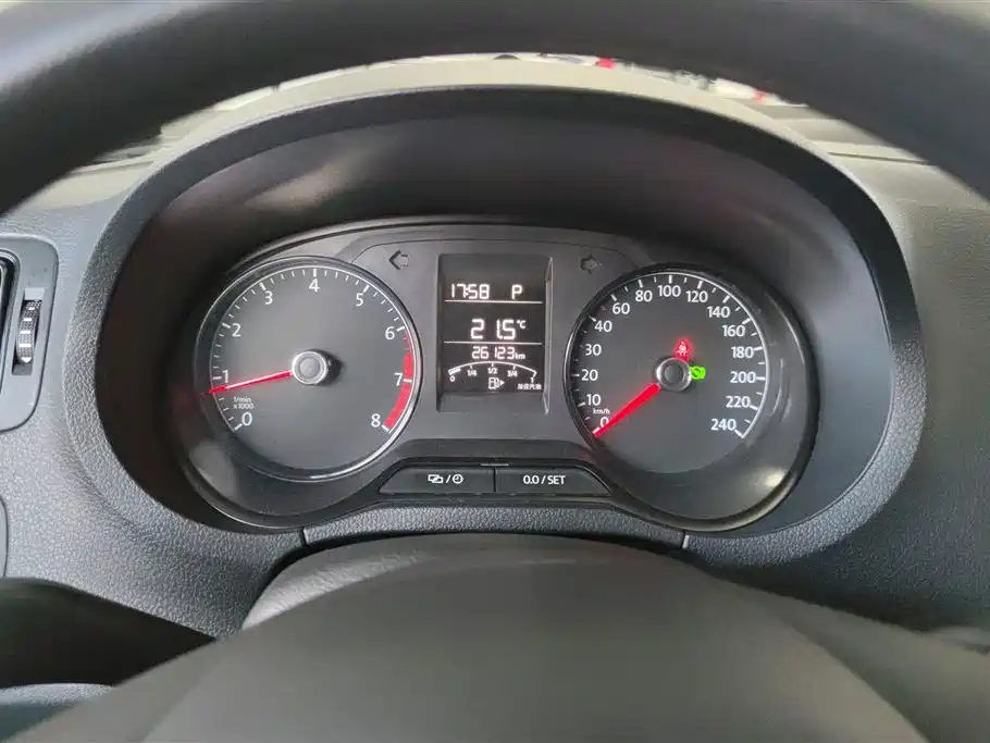 Volkswagen Polo 2016 1.4L Automatic Trend фото 14