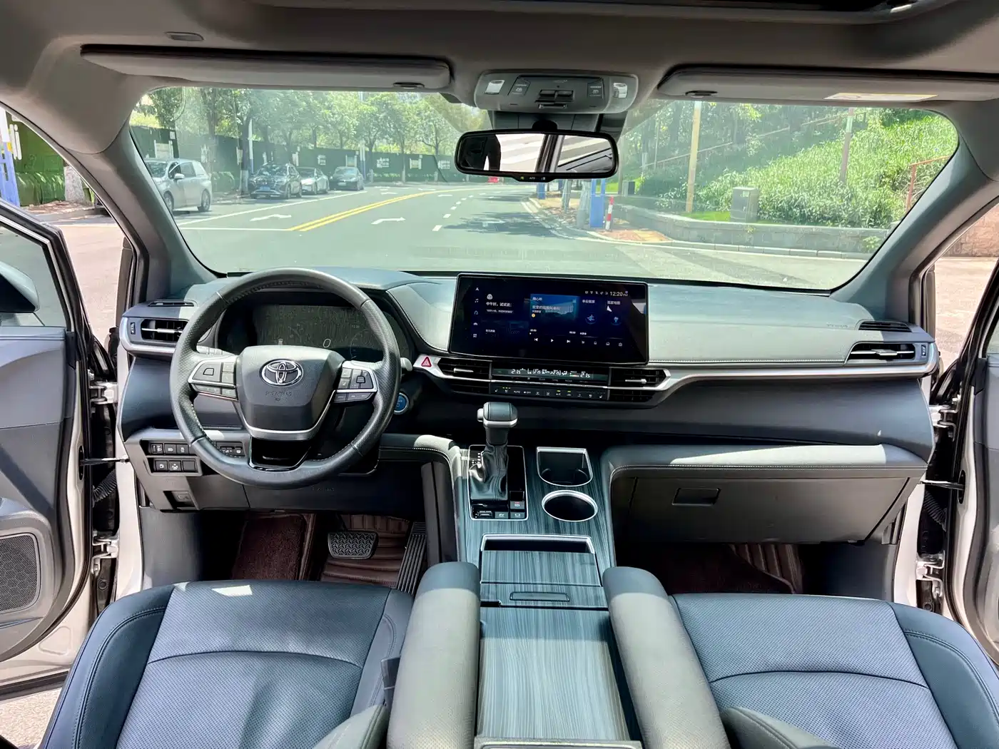 Toyota Sienna 2021 2.5L Hybrid Ultimate Edition фото 15