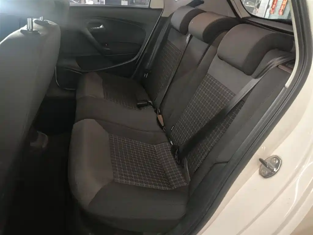 Volkswagen Polo 2016 1.6L Manual Comfort фото 17