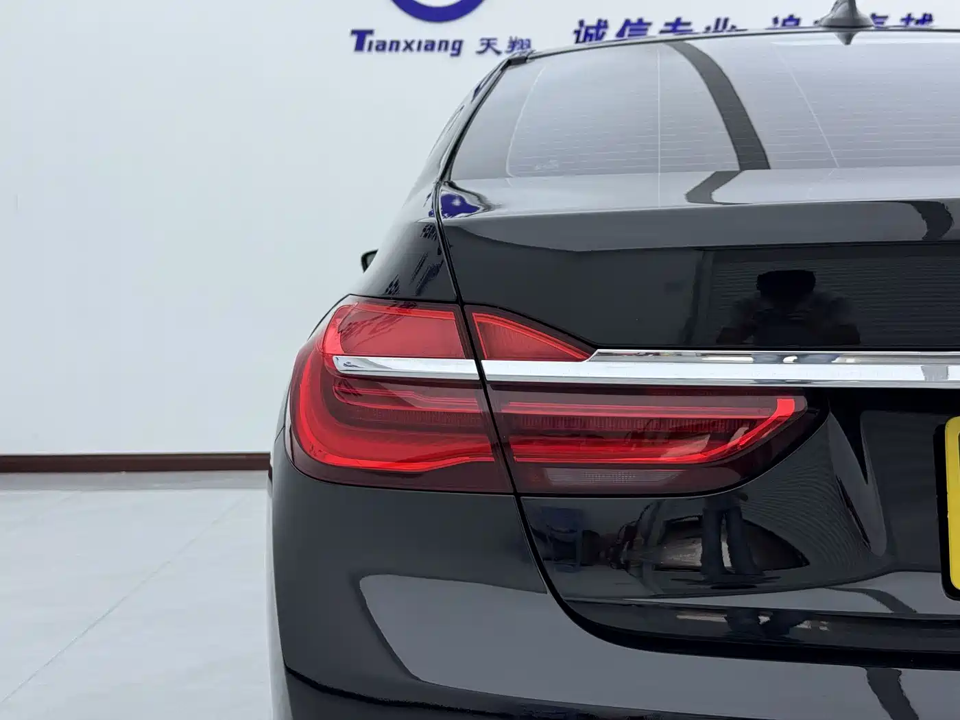 BMW 7 Series 2016 730Li Leading фото 17