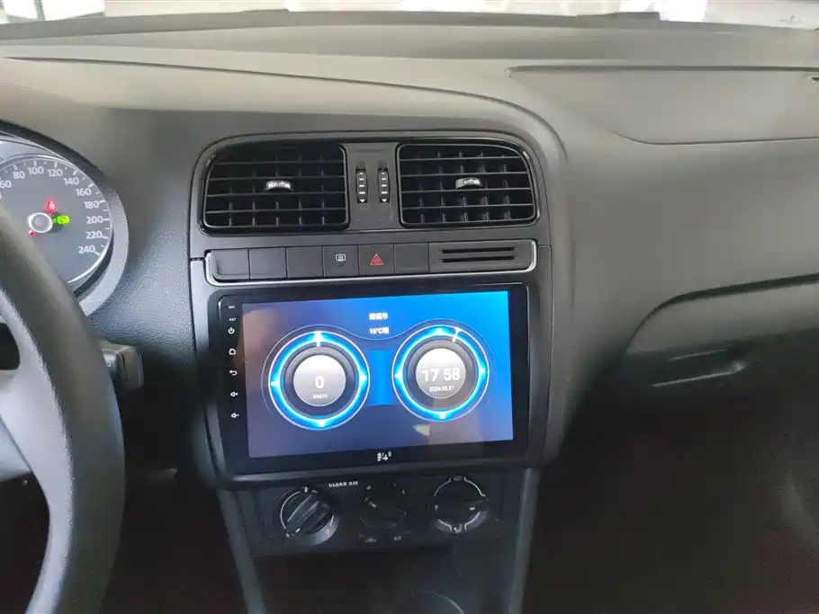 Volkswagen Polo 2016 1.4L Automatic Trend фото 13