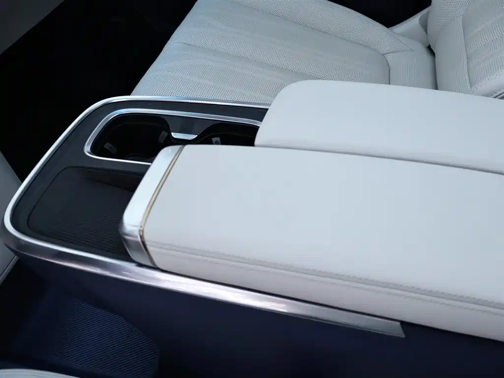 Buick Century 2024 2023 2.0T 7-Seater World Edition