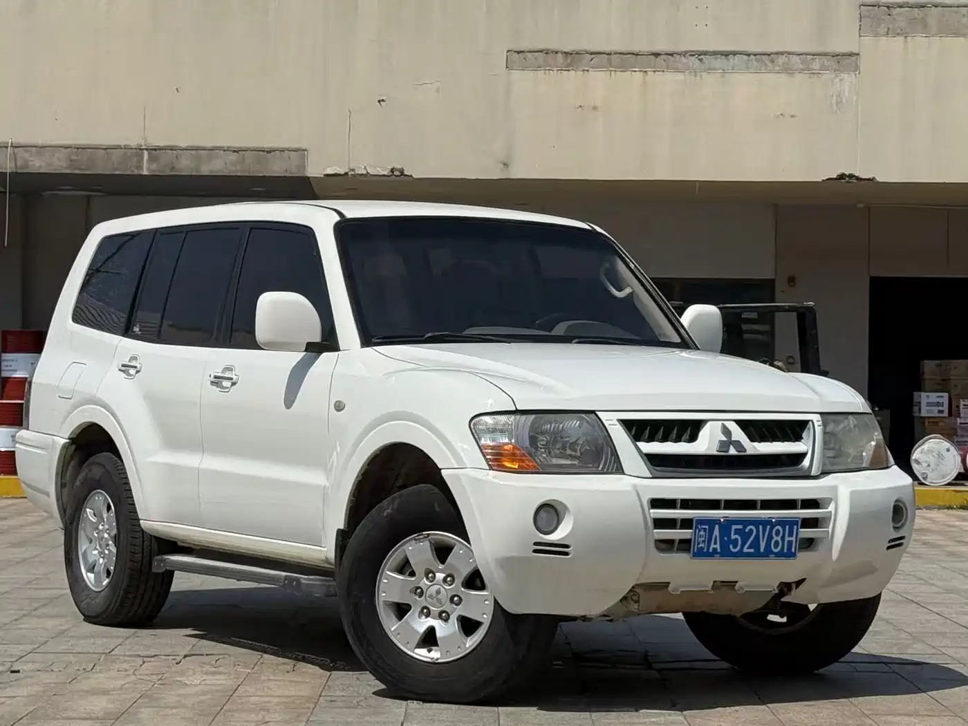 Mitsubishi Pajero 2011 Mitsubishi Pajero V73 3.0L MT GLS фото 3