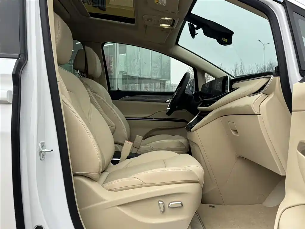 BUICK GL8 NEW ENERGY