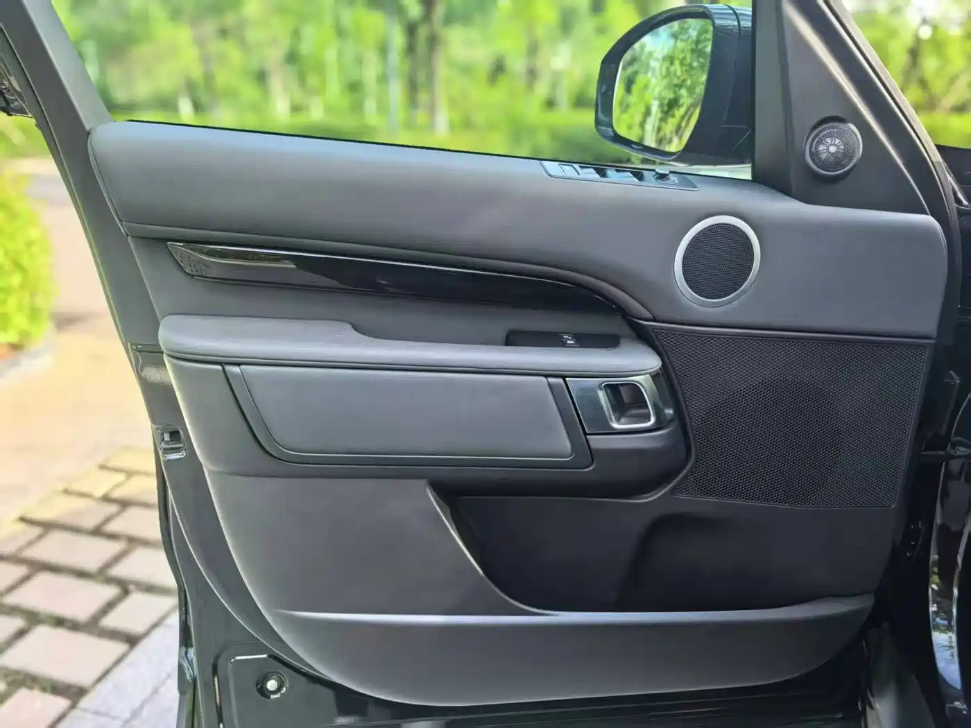 Land Rover Discovery 2017 3.0 SC V6 SE фото 4