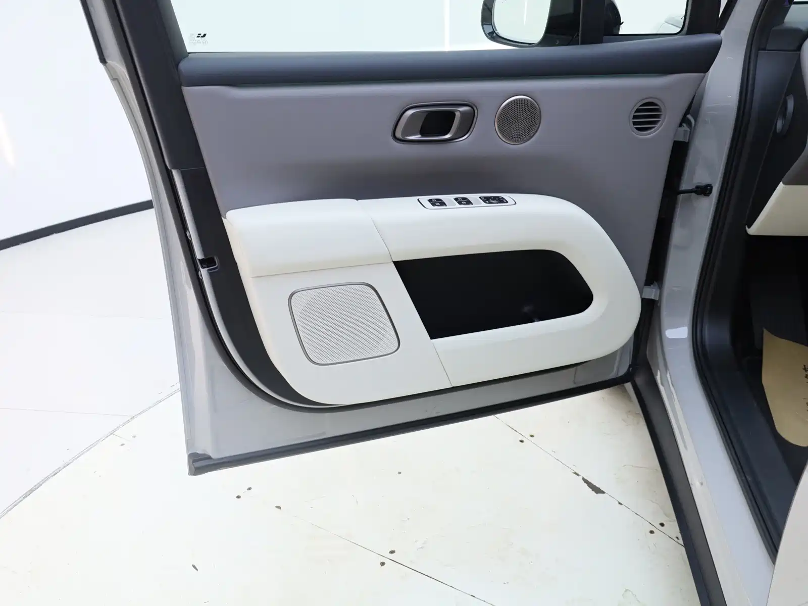 Photo 16 - Li Auto i6