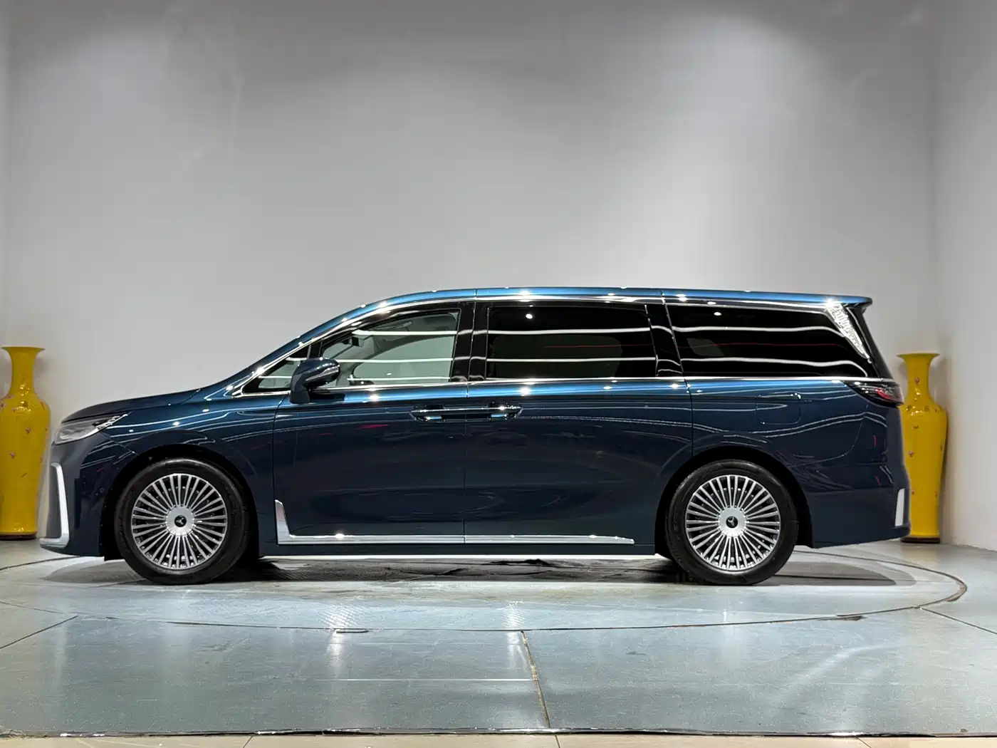 Voyah Auto Voyah Dreamer 2025 PHEV AWD Flagship Kunpeng Edition фото 21