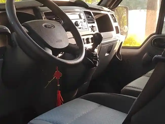 Ford New Generation Transit 2018 2019 2.2T Multi-function Short Wheelbase Medium-Low Roof 6-seat China VI