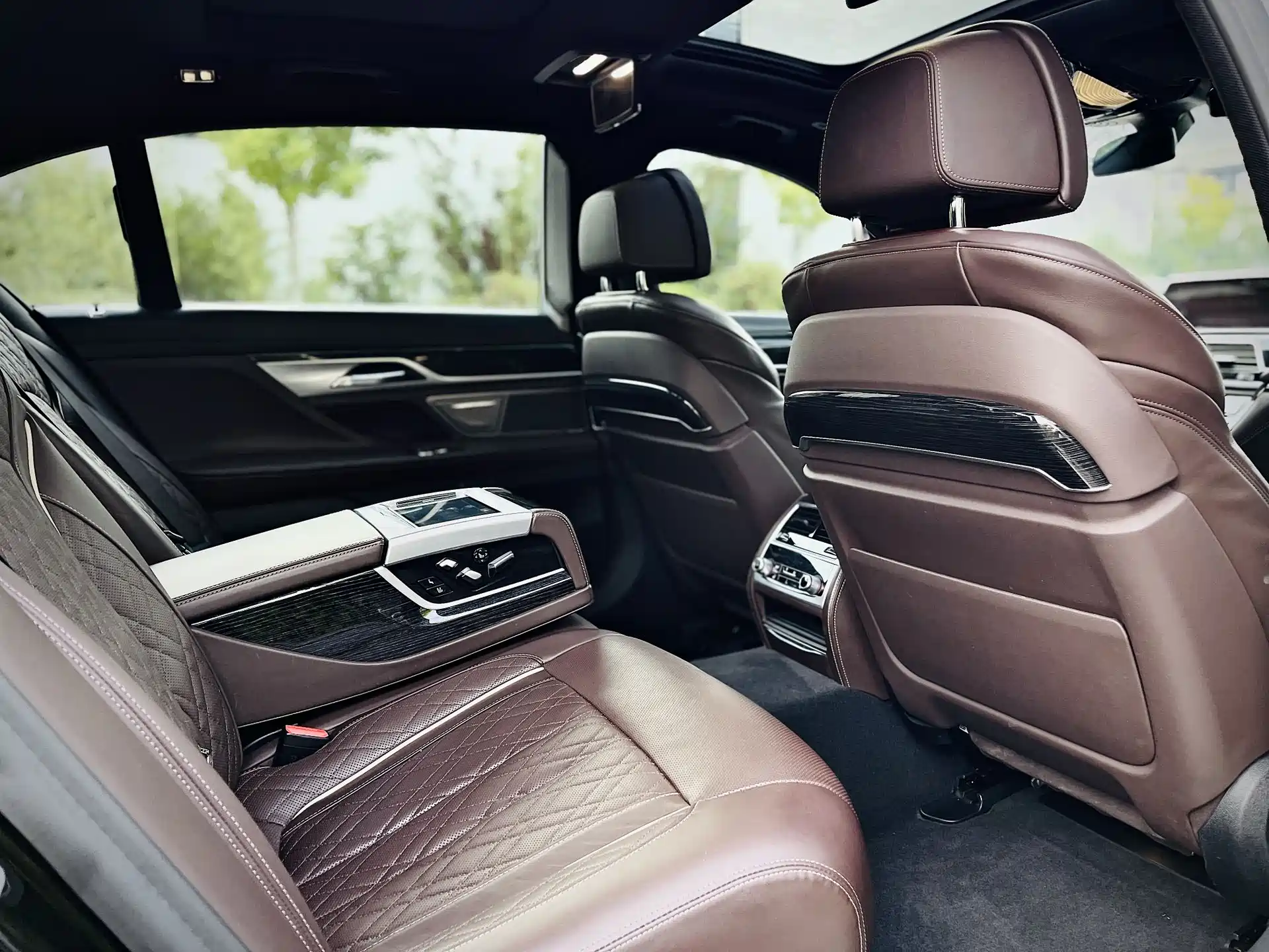 Фото 16 - BMW 7 Series