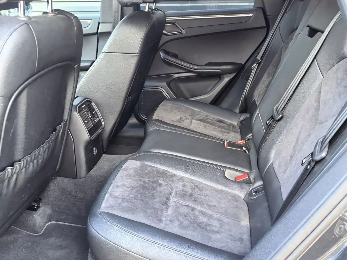 Porsche Macan 2018 Macan 2.0T фото 10