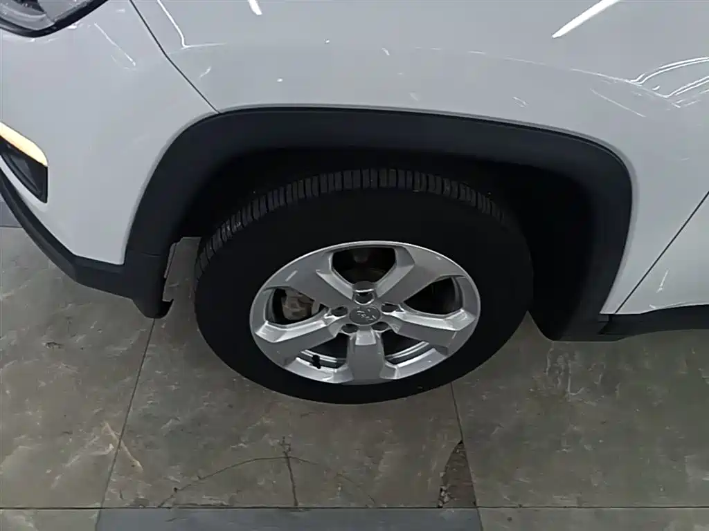 Фото 23 - Jeep Compass