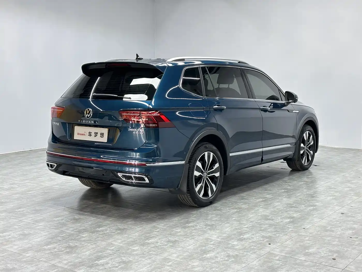 Volkswagen Tiguan L 2022 380TSI Automatic 4WD R-Line Cross Edition 7-Seater фото 5