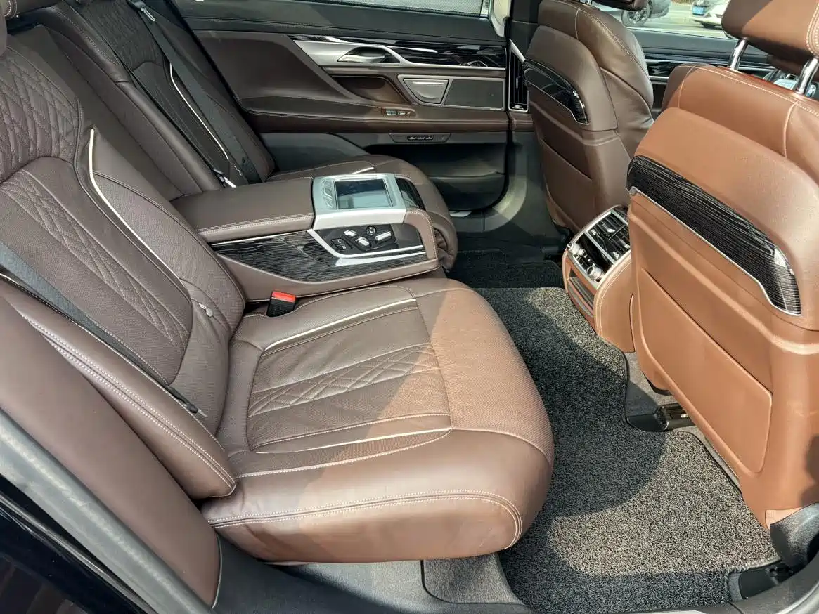 BMW 7 Series 2021 Model 730Li M Sport Package фото 14