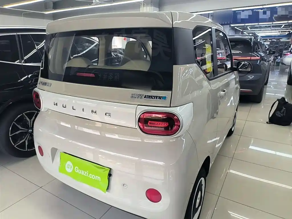WULING AUTOMOBILE HONGGUANG MINIEV