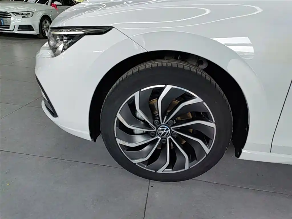 Volkswagen Golf 2023 Facelift 280TSI DSG Pro фото 23