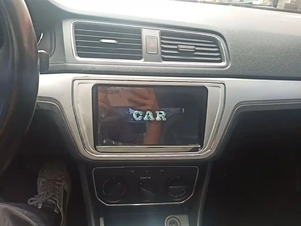 Volkswagen Lavida 2017 1.6L Automatic Comfort Edition фото 13