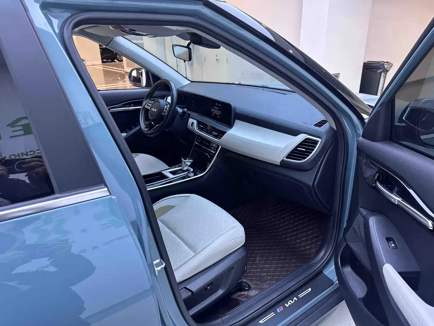 Kia Seltos 2023 1.5L CVT Premium Edition фото 9