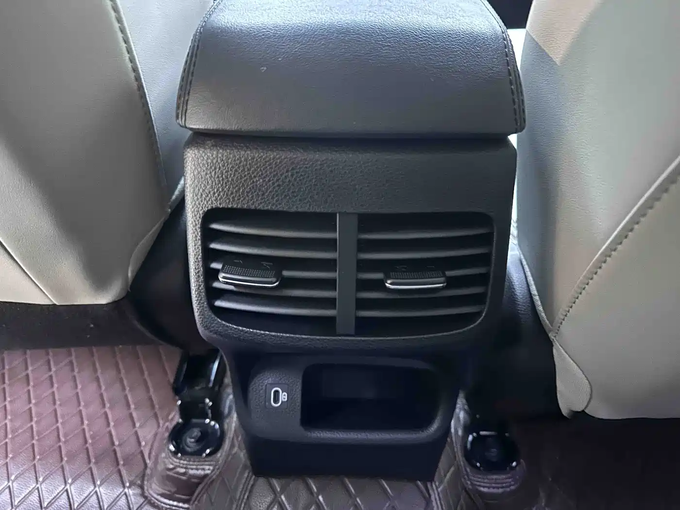 Kia Seltos 2023 1.5L CVT Premium Edition фото 17