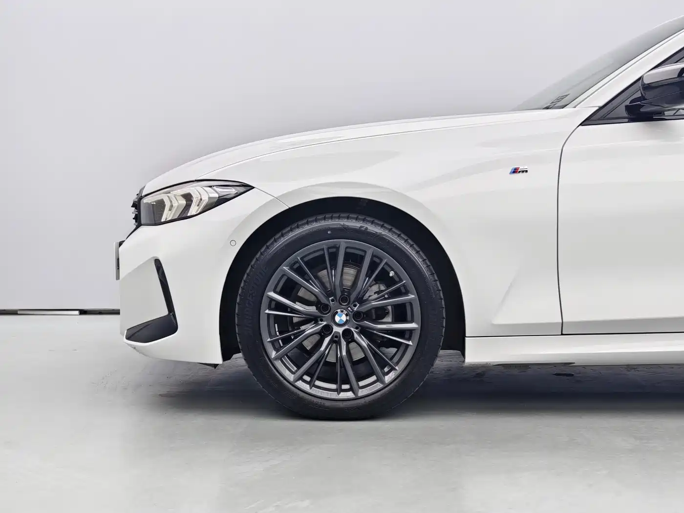 BMW 3 Series 2023 325Li M Sport Black Night Package фото 6
