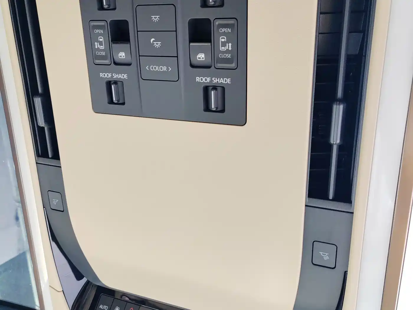 Toyota Alphard 2025 Hybrid 2.5L Ultimate Gold Edition фото 18