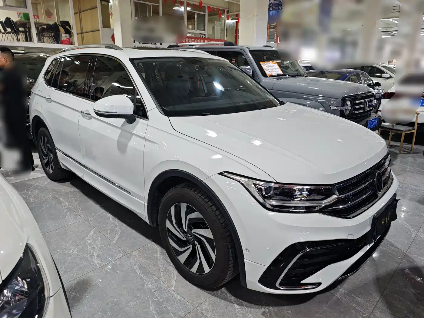Volkswagen Tiguan L 2024 Outstanding 330TSI Auto 2WD R-Line Dragon Glory Edition фото 2