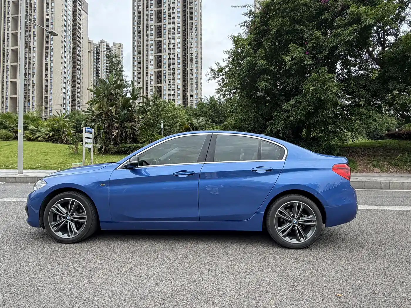 BMW 1 Series 2018 118i Sport Edition фото 11